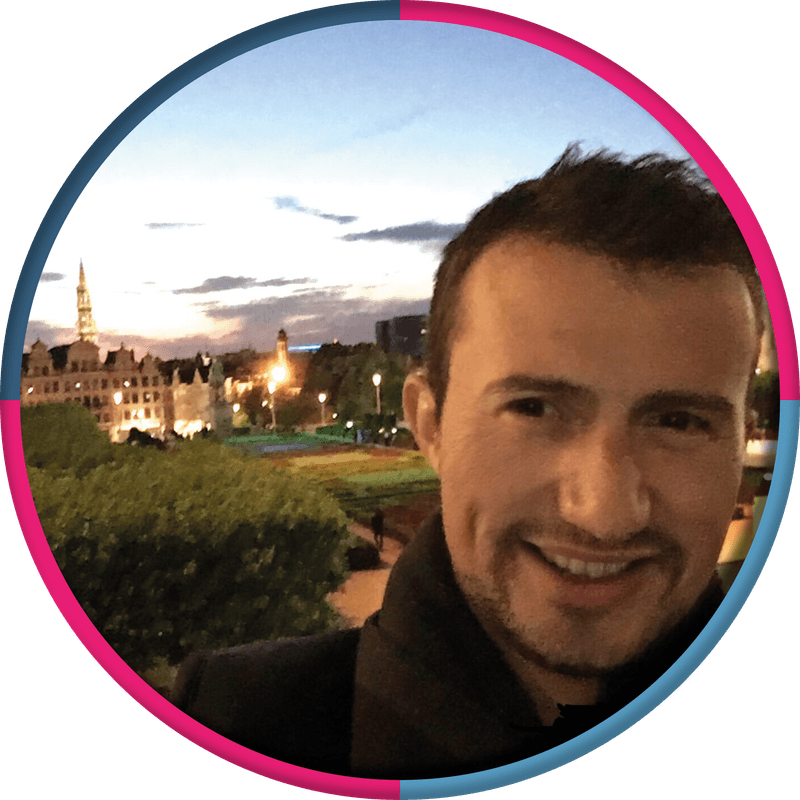 Jean de Loynes is nieuwsgierig, optimistisch en een dromer die zich graag inzet voor betekenisvolle projecten. Met een master in Business and Administration van NEOMA Business School in Reims versterkt hij La Cravate Solidaire Belgique als vrijwillig projectleider voor marketing en communicatie.